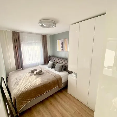 Black & White Hideaway With Garage Laibach