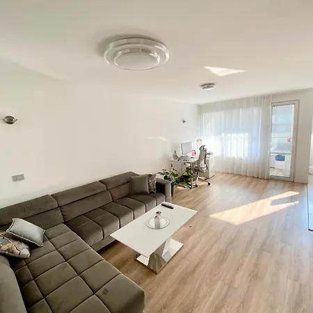 Black & White Hideaway With Garage Lejlighed Ljubljana