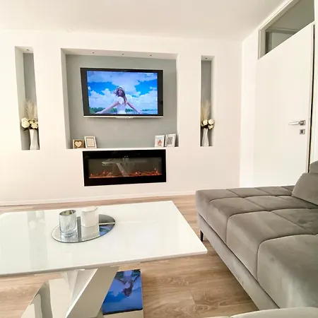 Appartement Black & White Hideaway With Garage Ljubljana