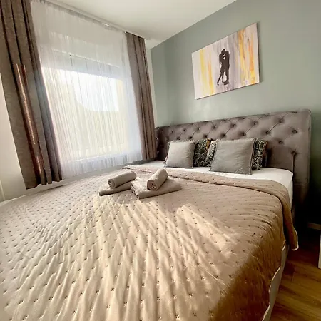 Black & White Hideaway With Garage * Ljubljana