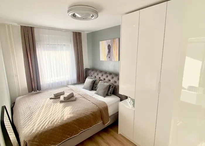 Black & White Hideaway With Garage Liubliana