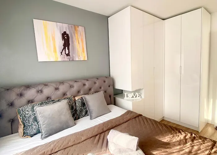 شقة Black & White Hideaway With Garage *