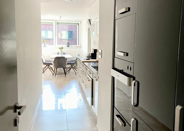 شقة Black & White Hideaway With Garage *