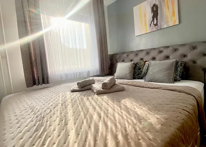 Black & White Hideaway With Garage شقة ليوبليانا