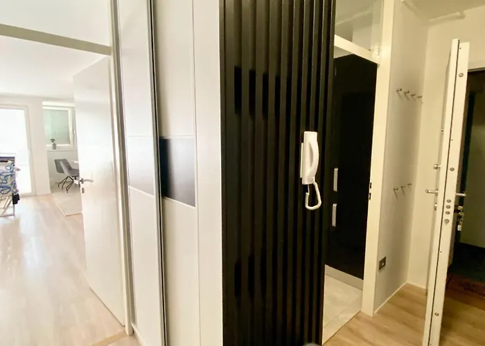 Black & White Hideaway With Garage Liubliana