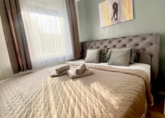 Black & White Hideaway With Garage * ليوبليانا