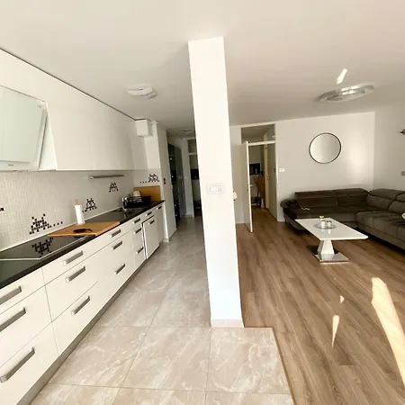 Black & White Hideaway With Garage *