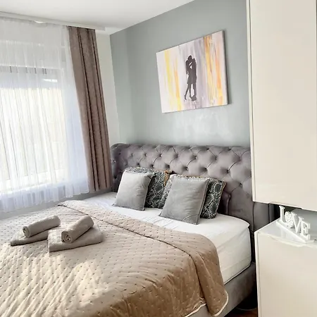 公寓 Black & White Hideaway With Garage