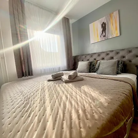 Black & White Hideaway With Garage 公寓 卢布尔雅那