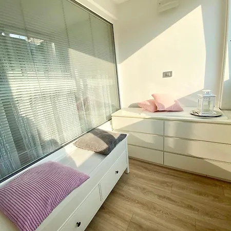 Black & White Hideaway With Garage *